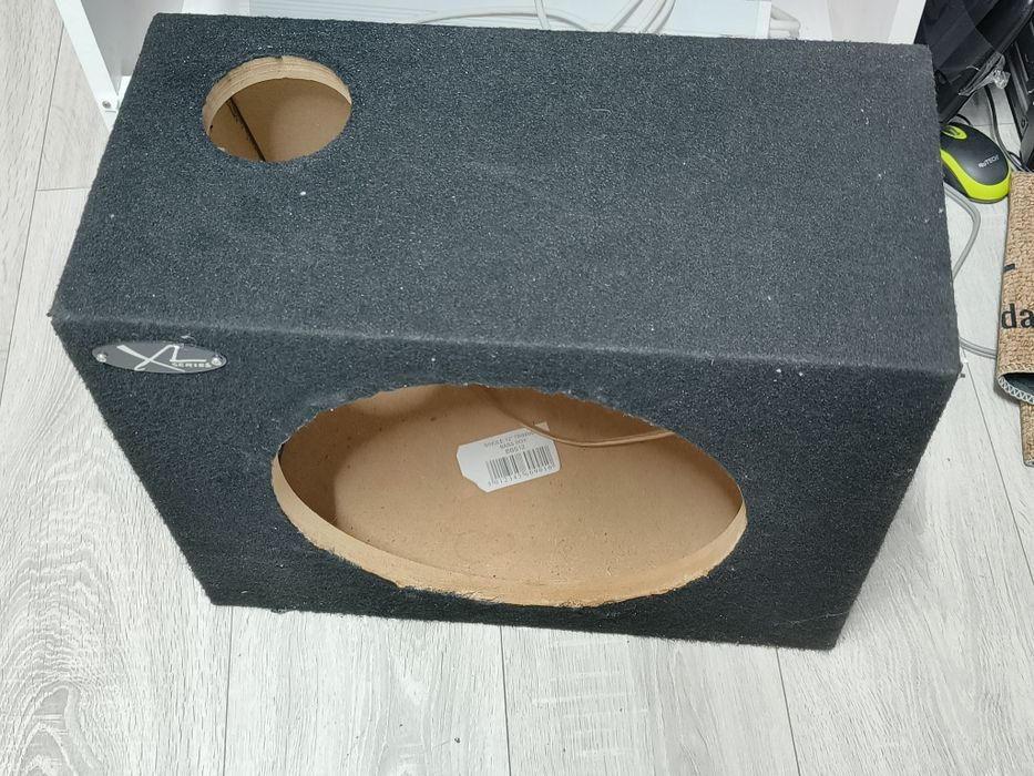 Incinta difuzor  30 cm subwoofer 130litri și  110l