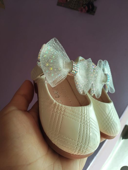 Sandale impecabile cu fundiţe