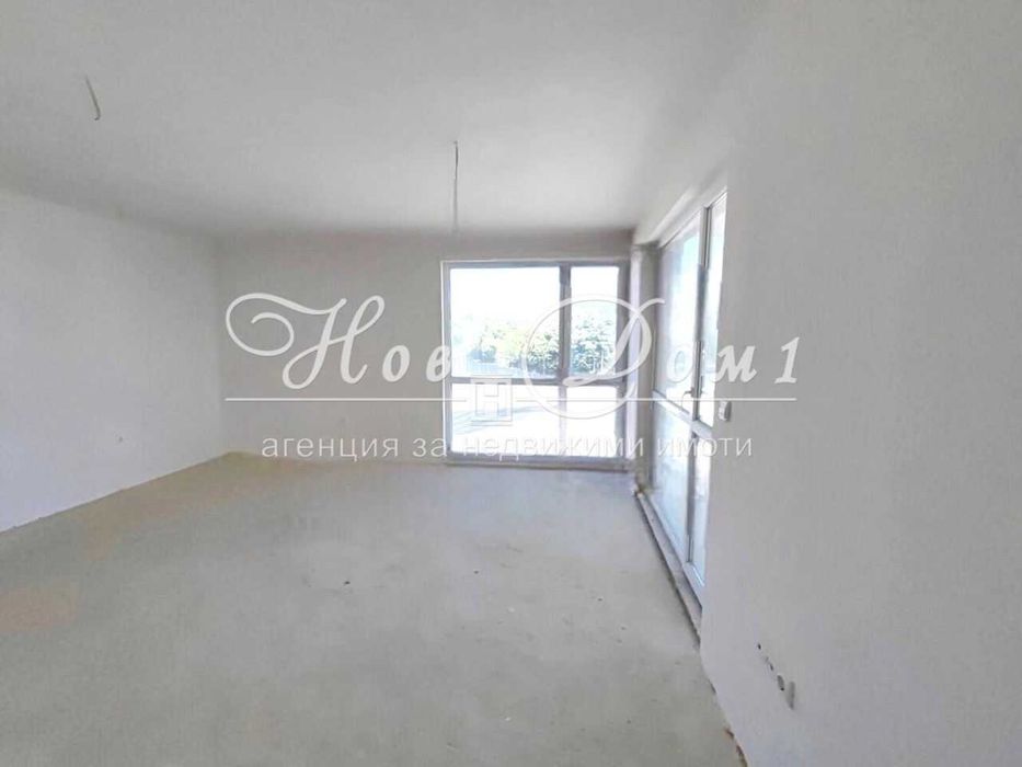 Продава се Тристаен апартамент в Пловдив, Гагарин - 99 кв.м за 1319 €/кв.м - Снимка #1