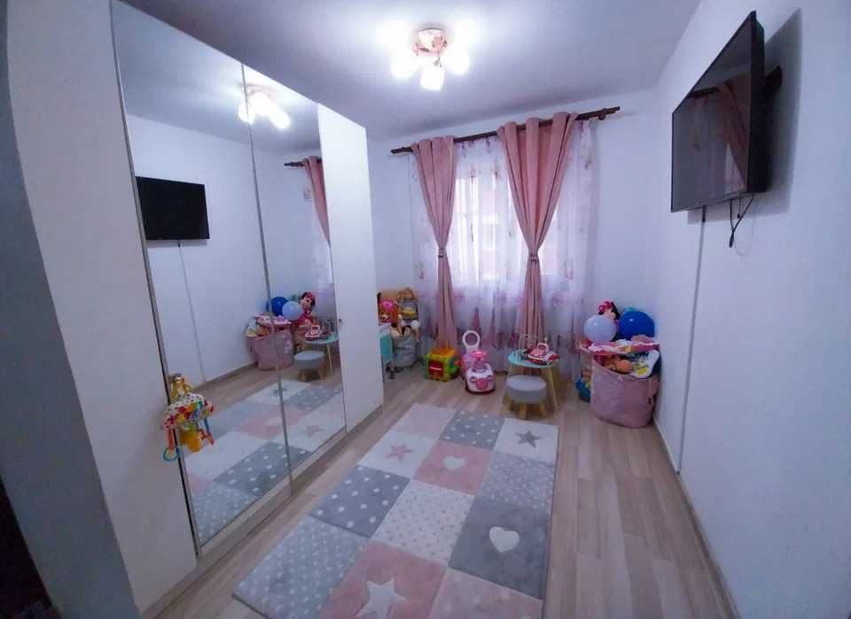 apartament cu 3 camere, Al.Nucului, etaj 2