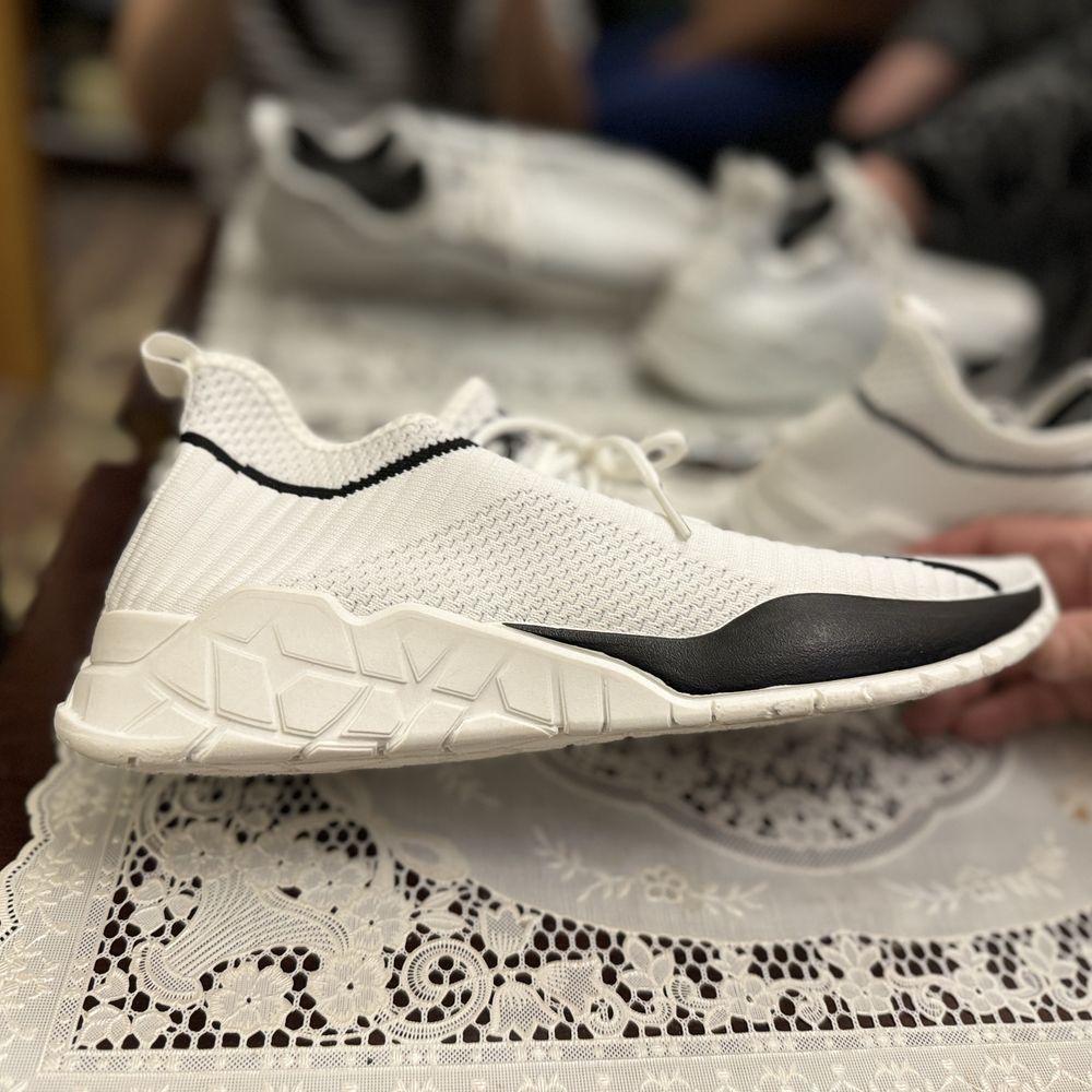 Спортивные белые Кроссовки  из Америки