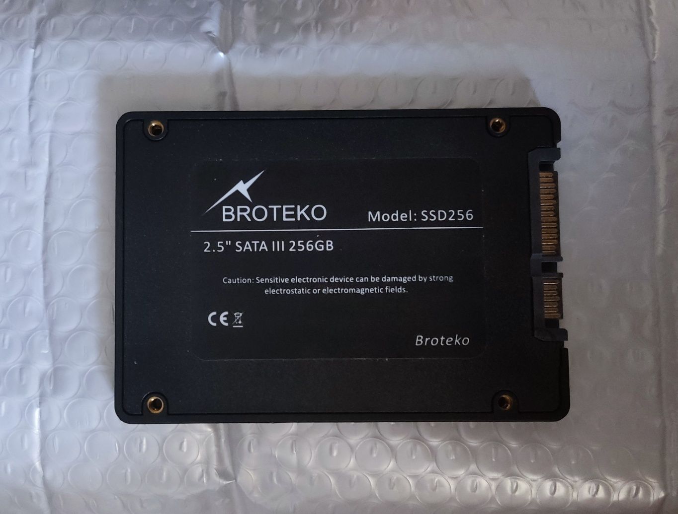 ССД 256Гб и HDD 500Гб