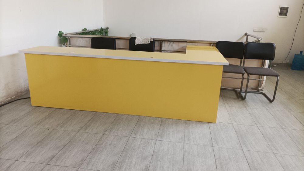 Ofis uchun mebel va texnikalar