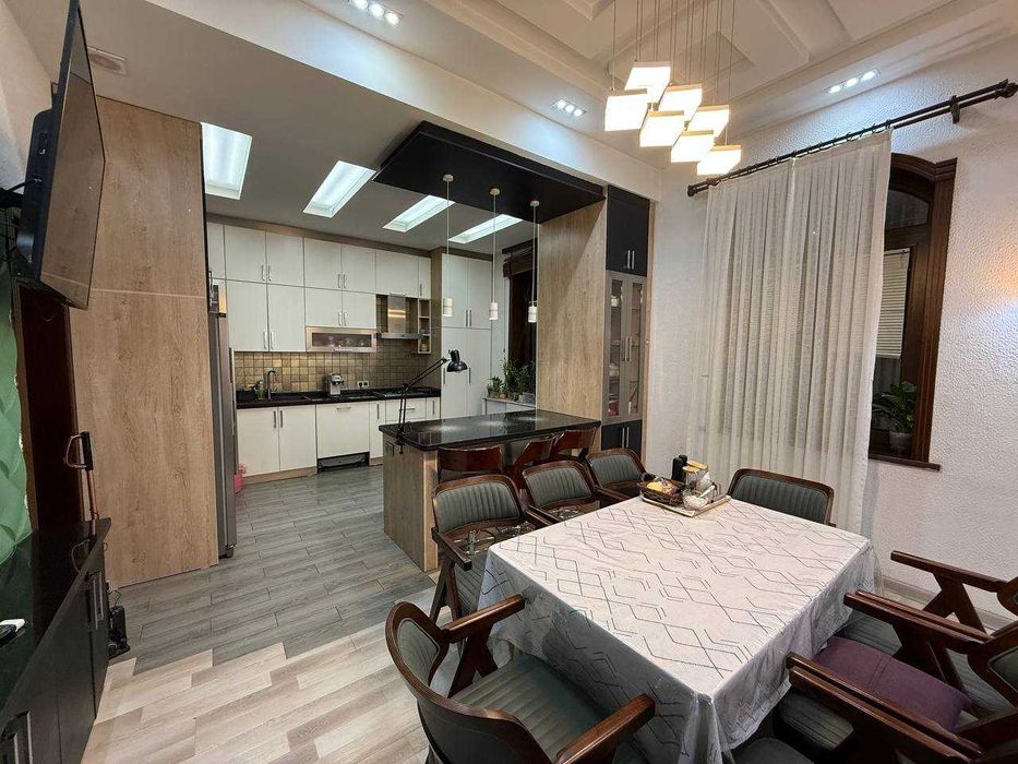 Продаётся дом в центре города с развитой инфраструктурой 2 сотки