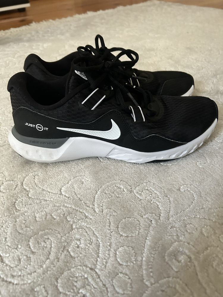 Спортни обувки Nike Renew Retaliation TR 2 Black