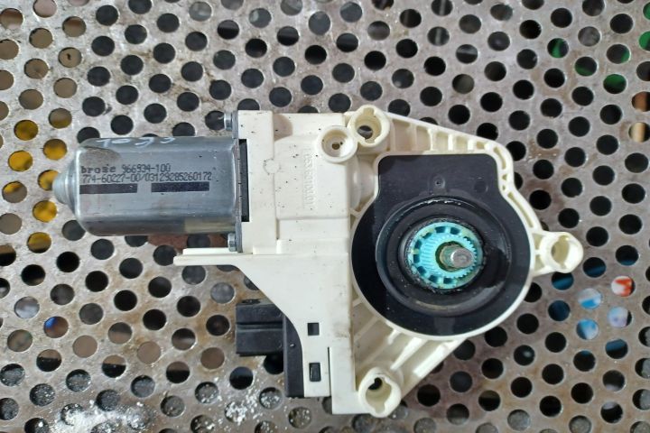 Motoras macara geam fata dreapta 8K0959802 Audi A5 8T [2007 - 2011] S