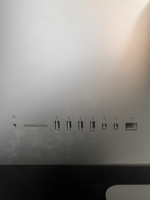 Apple iMac 2.7 GHz Quad-Core Intel Core i5 - 8Gb RAM 1 Tb SSD