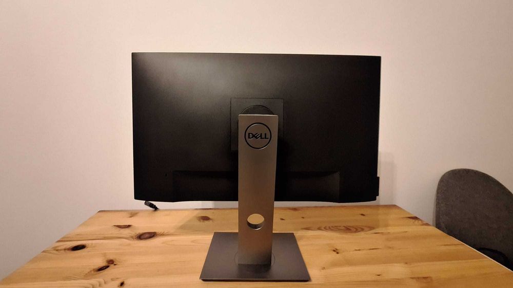 Monitor Dell P2719H 27″ IPS Full HD – stare bună, reglabil