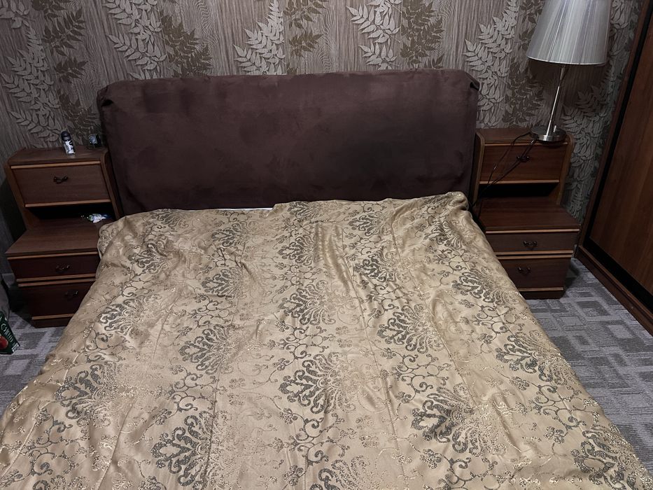 Продам двуспальную кровать с матрасом
