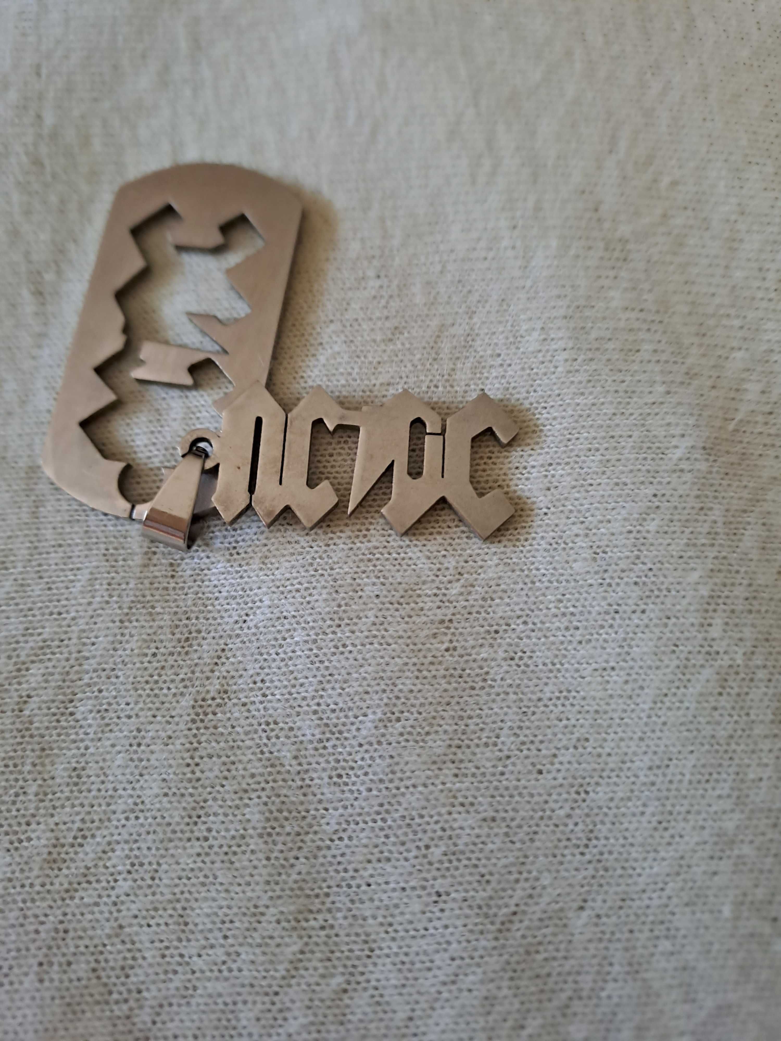 Висулка на AC/ DC.