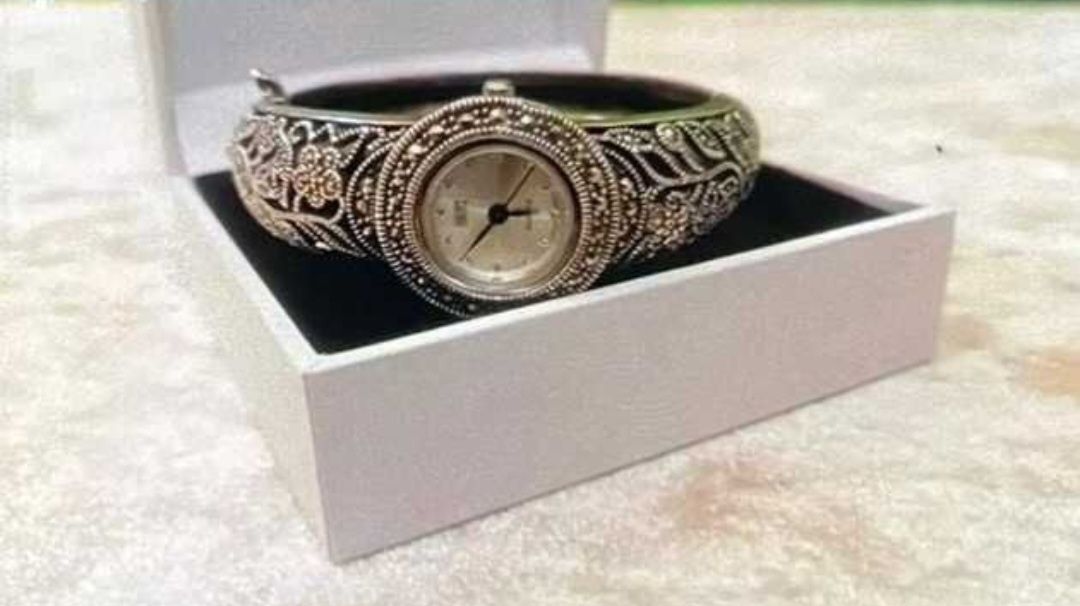 Продам часы браслет серебро