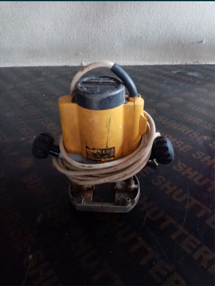 Обррфееза 12 цанга деволт DEWALT 220волта перфектно състояние