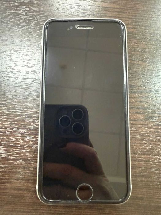 Продам айфон SE в хорошем сосотоянии