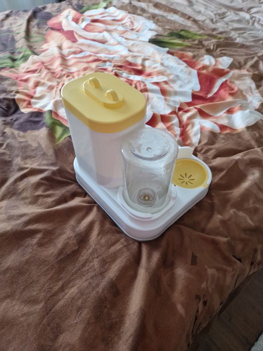 Dozator automat pentru pisici si caini