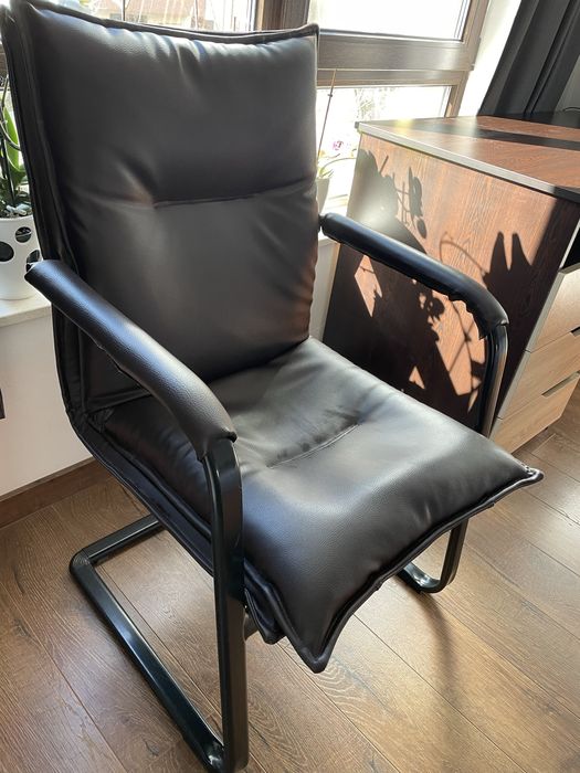 Работен офис стол от естествена кожа