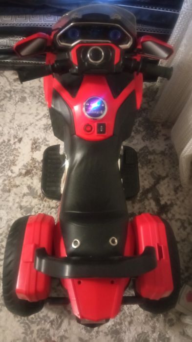 Продаётся электромототцикл детский почти новый прошлом году покупали.