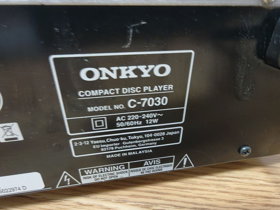 De vinzare CD player Onkyo C7030 .