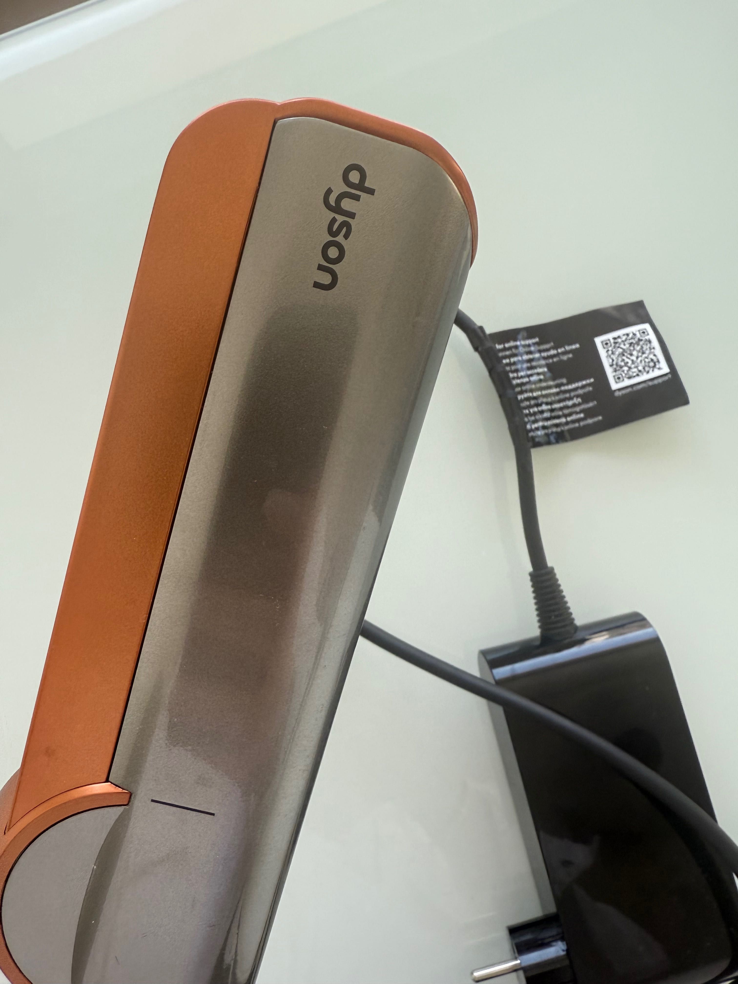 Aparat îndreptat părul Dyson airstrait