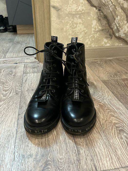 Продам весеннюю обувь,женские ботинки