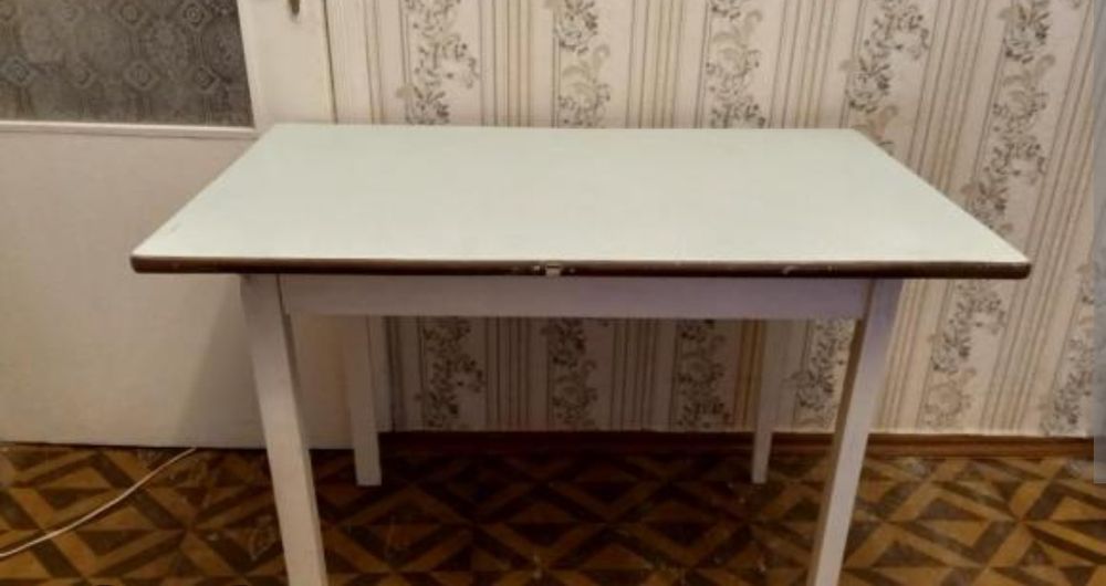 Советский кухонный стол с ящиком.