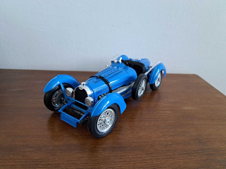 Machete Bburago la scara 1:18 Mercedes, Alfa Romeo, Jaguar, Bugatti