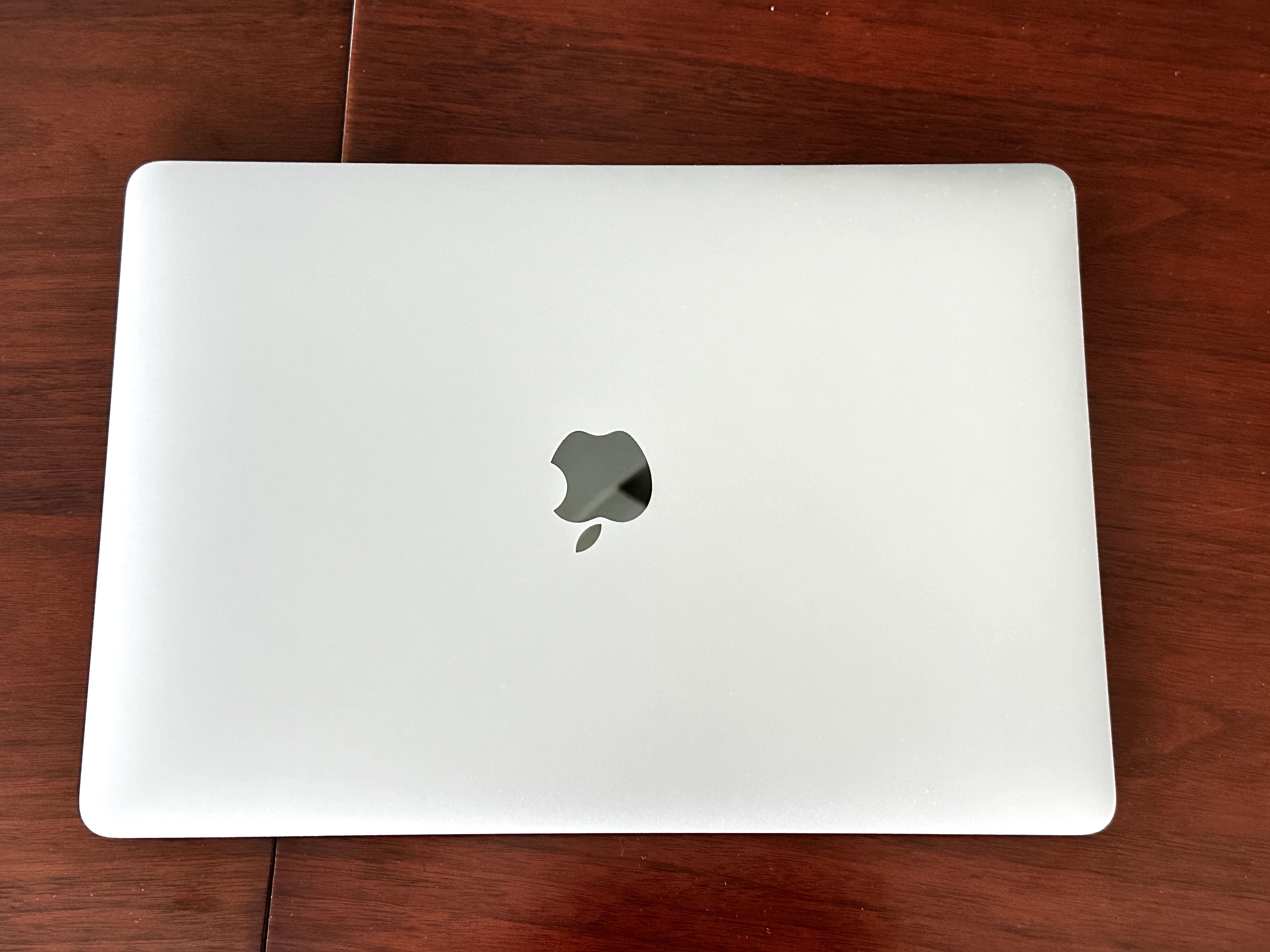 MacBook Air 2020 год 256 гб 8 гб Озу Space Grey