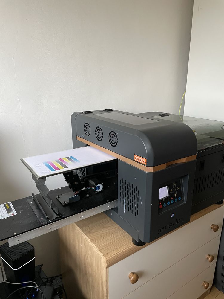 UV принтер artisJet 2100U – с чисто нова глава