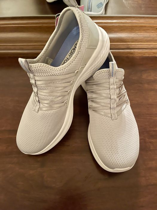 Продается Срочно Женсие Скичерсы