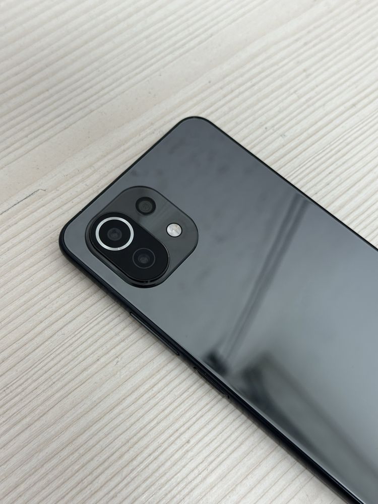 В продаже: Xiaomi Mi 11 lite