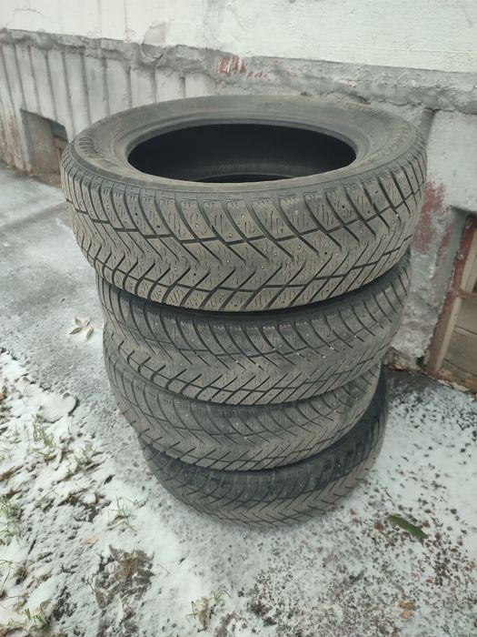 Продам зимние шины 18