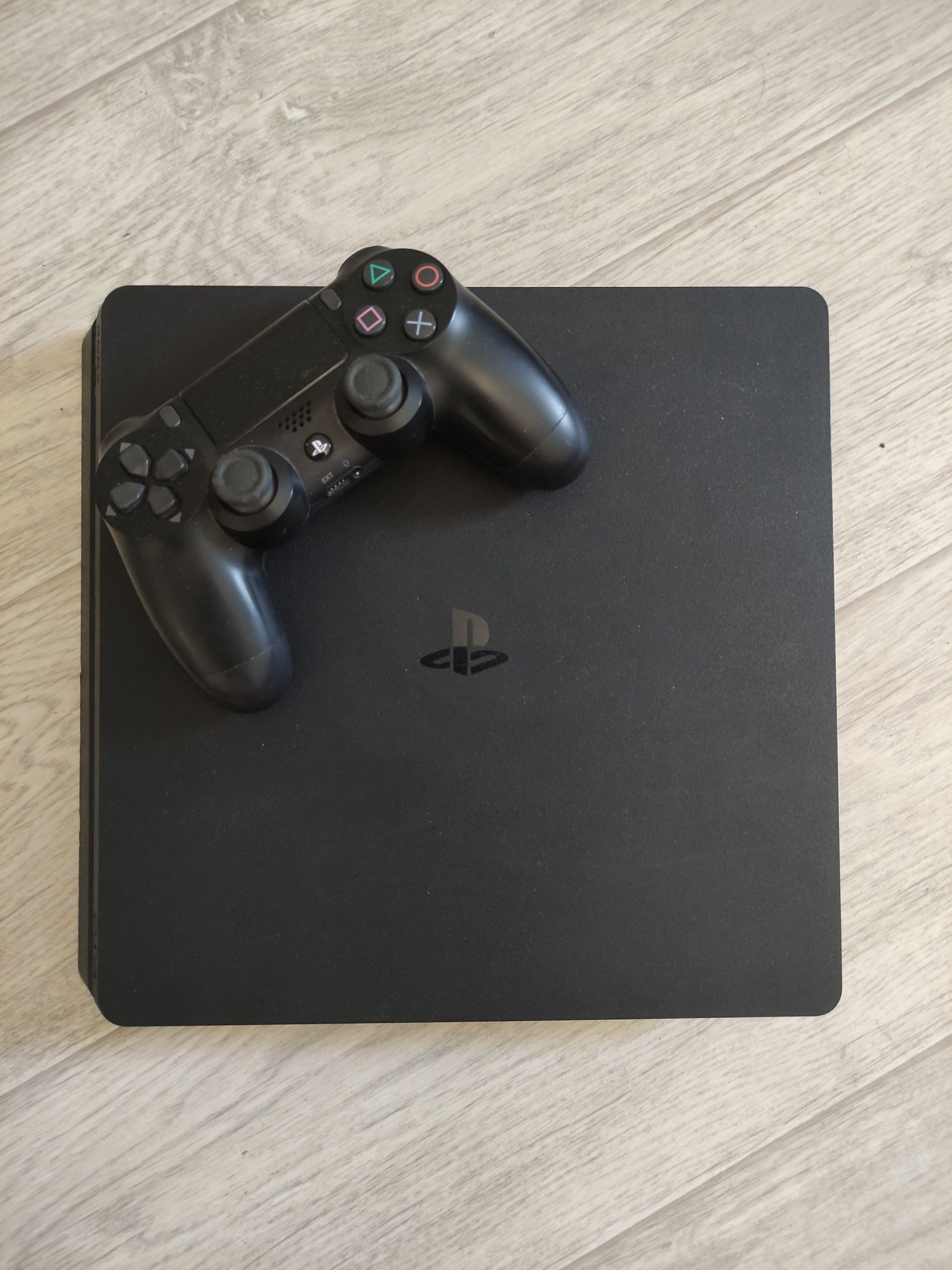 Playstation 4 slim, 1 TB