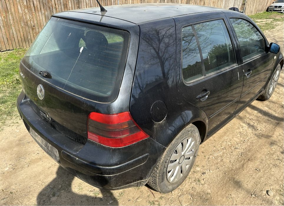 Dezmembrez Golf 4 1.6 16V