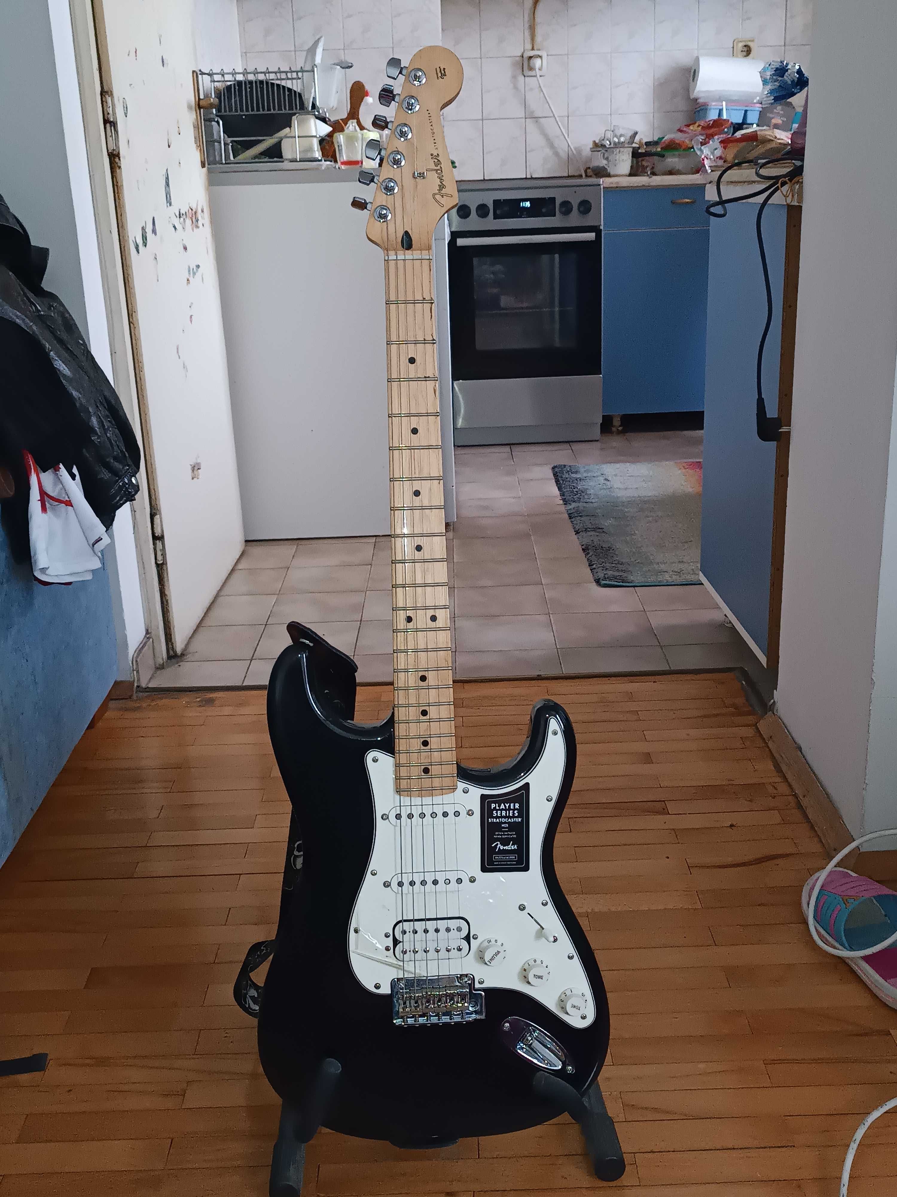 Продавам Fender Strat SSH и Ibanez Blue Reef Gradation