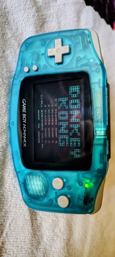 Gameboy albastru sau verde
