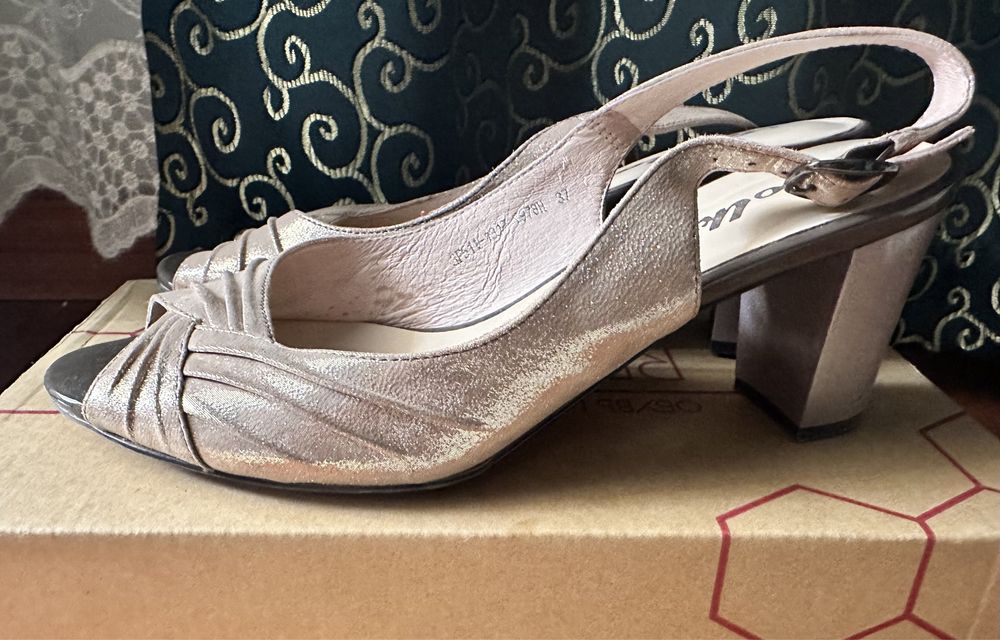 Продам кожаные туфли с лазерной обработкой в размере 36-37