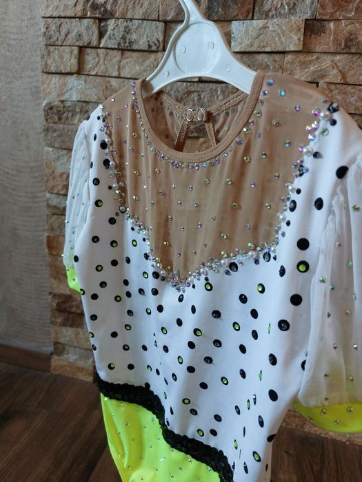 Две трика за художествена гимнастика