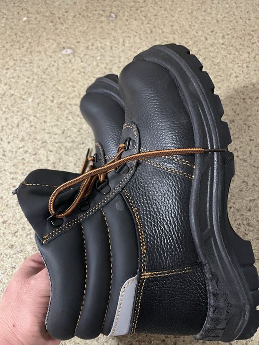 Продам осенние ботинки размер 41