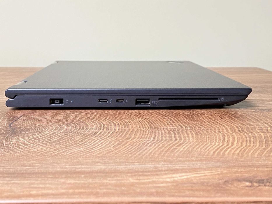 Лаптоп Lenovo Yoga X380, i5-8250U, 8 GB, 256GB NVME SSD, 13.3" FullHD