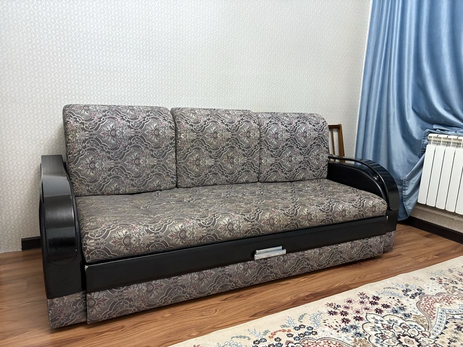 Диван сатылады состояние среднии