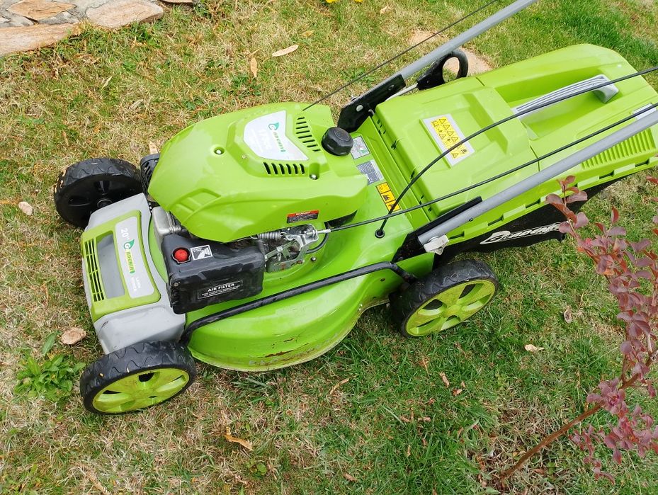 Продавам самоходна косачка gardenia