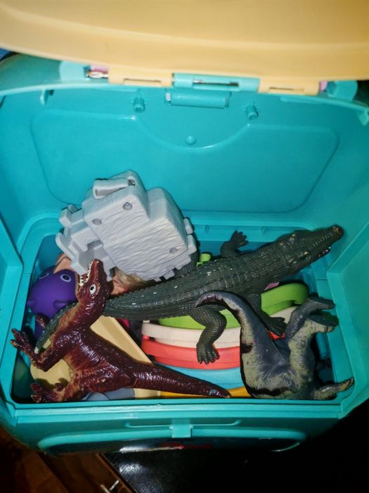 Cățelul Fisher price+rucsac cu jucarii