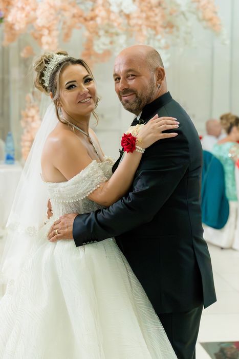 Rochie de mireasă cu trena,sclipici si perle! Curățată profesional