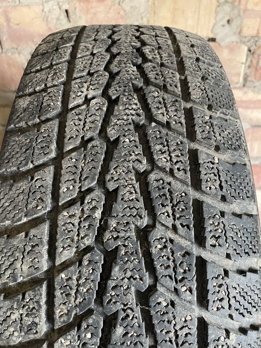 215/65/16  Toyo одиночка зимняя