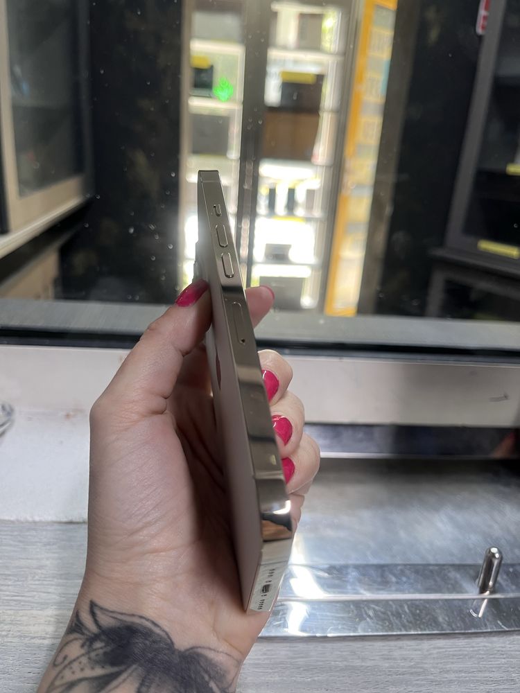 Apple iphone  13 Pro Neverlocked 128 Gb .Ca nou