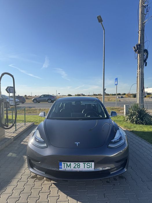 Tesla Model 3 SR+