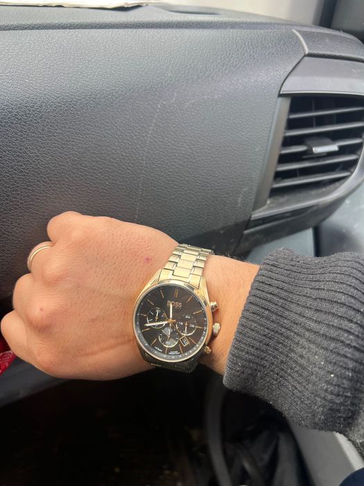 Спешно ПРОДАВАМ часовник Мъжки Hugo Boss 1513848 Champion Chronograph