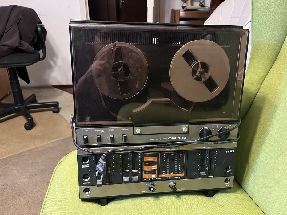 Magnetofon Tesla CM 130 (Cehoslovacia) – model vintage