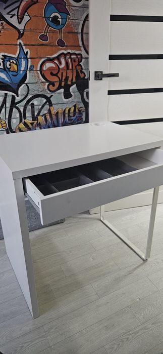 Не большой письменный стол