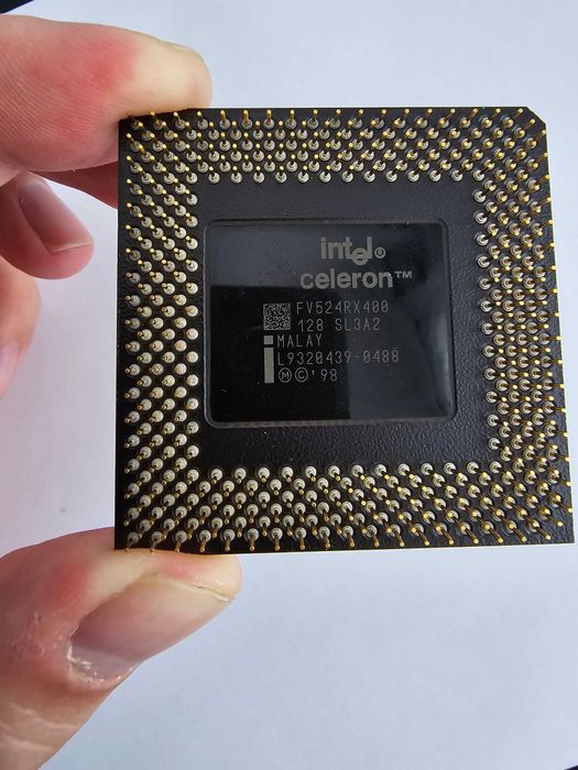 MB: Gigabyte GA-6VMM CPU: Celeron 400 RAM: 128 MB