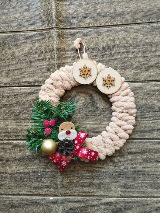 Коледни венци ръчно изработени